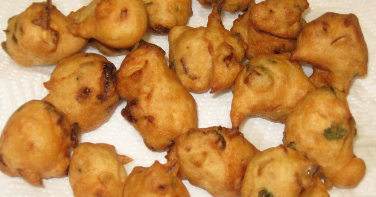 Karaikudi Cuisine Crispy ulundu vadai / Urad daal vada / Crispy indian